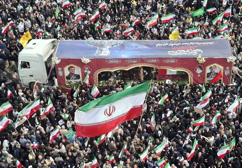 بدرقه شهیدان تنگسیری و اسحاقی توسط اهالی پایتخت