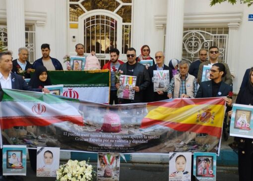 برگزاری تجمع مردمی مقابل سفارت اسپانیا/ مرز ما با وطن‌فروشان مشخص است