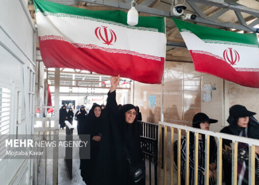 تردد بیش از ۱۱۴ هزار مسافر از مرز مهران در فروردین‌ماه