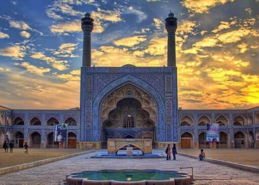 تردد موتورسیکلت در مسجد جامع اصفهان ممنوع شد