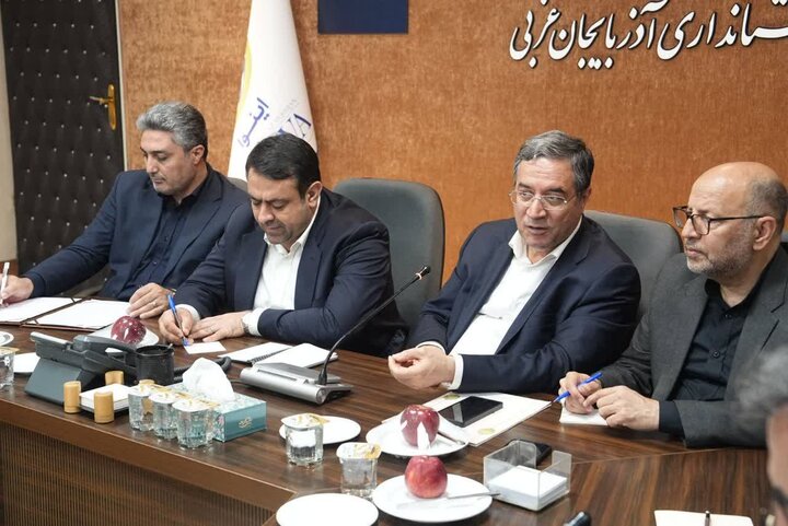 تزریق منابع بانکی به بخش تولید پادزهر رکود و ضامن ثبات بازار است تزریق منابع بانکی به بخش تولید پادزهر رکود و ضامن ثبات بازار است