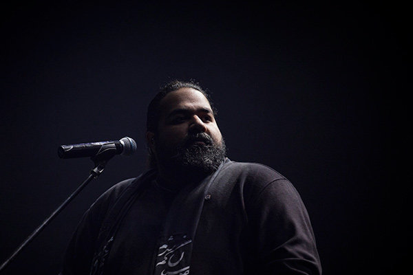 تلاش‌های یک کنش‌گر موسیقی در جنگ؛ «مشکی پوش» سنگ تمام گذاشت