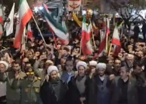 جلوه هایی از حضور باشکوه شبانه مردم خوی در خیابان