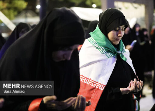 حمایت مردم مشهد از نیروهای مسلح