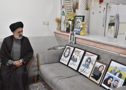 دیدار نماینده ولی‌فقیه در بنیاد شهید با خانواده شهدای جنگ رمضان