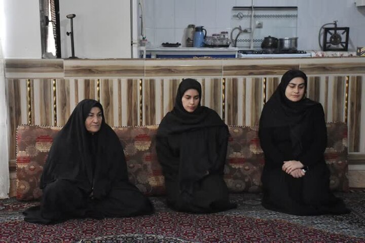 دیدار نماینده ولی‌فقیه در بنیاد شهید با خانواده شهدای جنگ رمضان