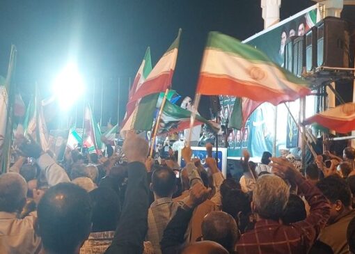 رجزخوانی حاج مهدی سلحشور در جمع مردم دشتستان