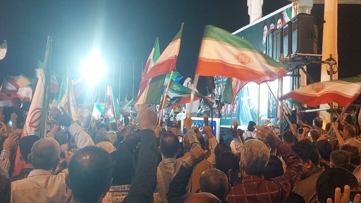 رجزخوانی حاج مهدی سلحشور در جمع مردم دشتستان