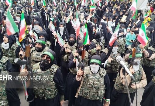 روایت مهر از رژه بانوان گیلانی در رژه «دختران جانفدا»