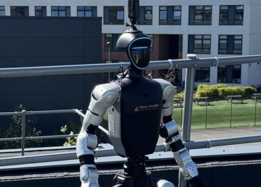 روبات انسان نما درگیر ساخت و ساز می شود