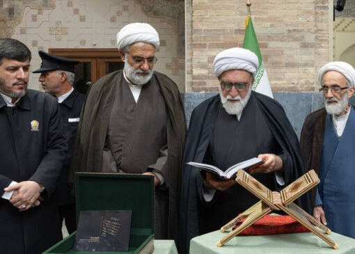 رونمایی از دستخط رهبر شهید انقلاب بر نسخه خطی نفیس قرآن مجید