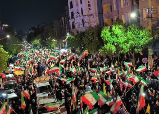 رژه شیردختران ملایری در اجتماعات شبانه