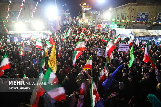 زنجانیها همچنان پای کار نظام مقدس جمهوری اسلامی ایران و وطن زنجانیها همچنان پای کار نظام مقدس جمهوری اسلامی ایران و وطن