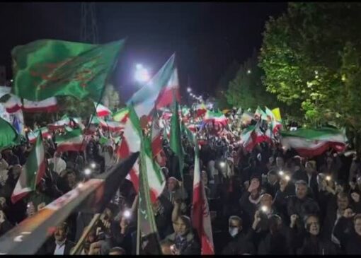 شعار امشب مردم: «سپاه صاحب زمان، دست خدا یارتان»