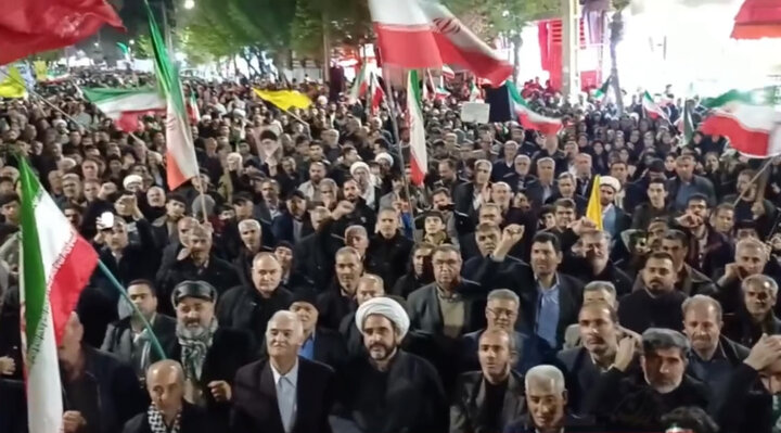 قیام شبانه مردم میاندوآب در حمایت از وطن تداوم دارد