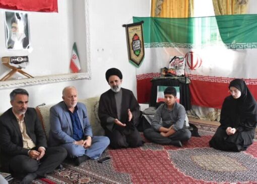 مسئولان بنیاد شهید با خانواده شهیدان «دالوند» و «سالاروند» دیدار کردند