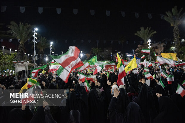 میدان داری رشتوندان در شب‌های حماسه زیر بارش باران