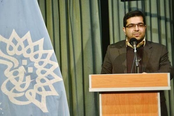 نمازی: هنر انقلاب در کنار مردم ایستاده است