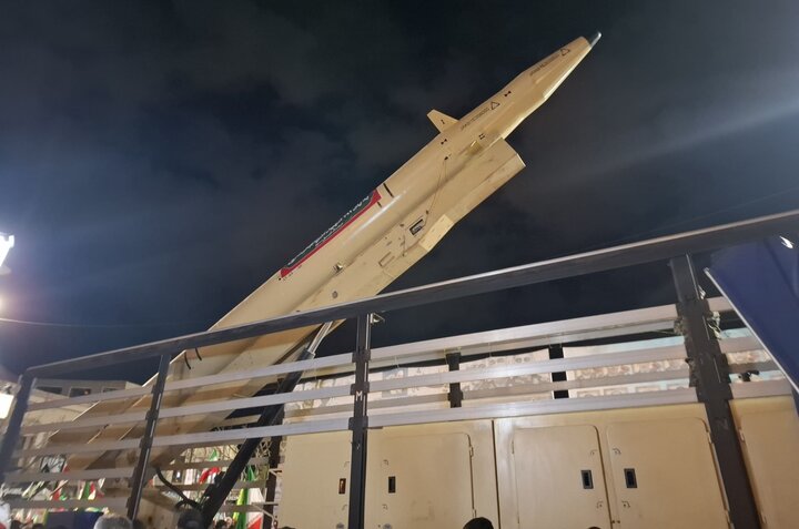 نمایش موشک خیبر هوا فضای سپاه در میدان ساعت تبریز