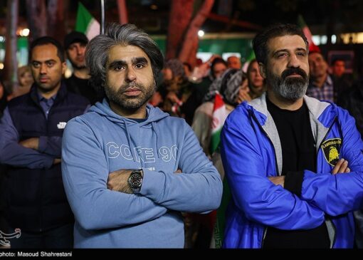 پاتوق هنرمندان در باغ فردوس؛ شبی پرنور با چای، موسیقی و روایت