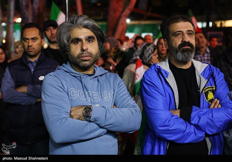 پاتوق هنرمندان در باغ فردوس؛ شبی پرنور با چای، موسیقی و روایت پاتوق هنرمندان در باغ فردوس؛ شبی پرنور با چای، موسیقی و روایت