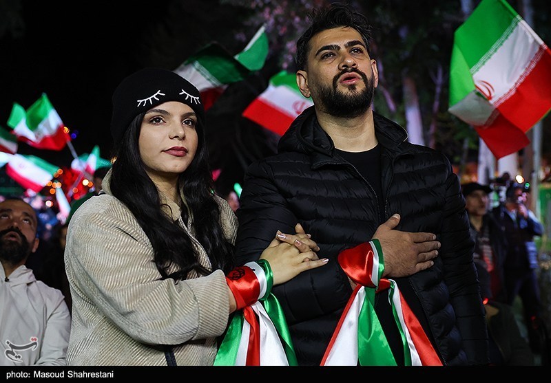 پاتوق هنرمندان در باغ فردوس؛ شبی پرنور با چای، موسیقی و روایت هنرمندان ,