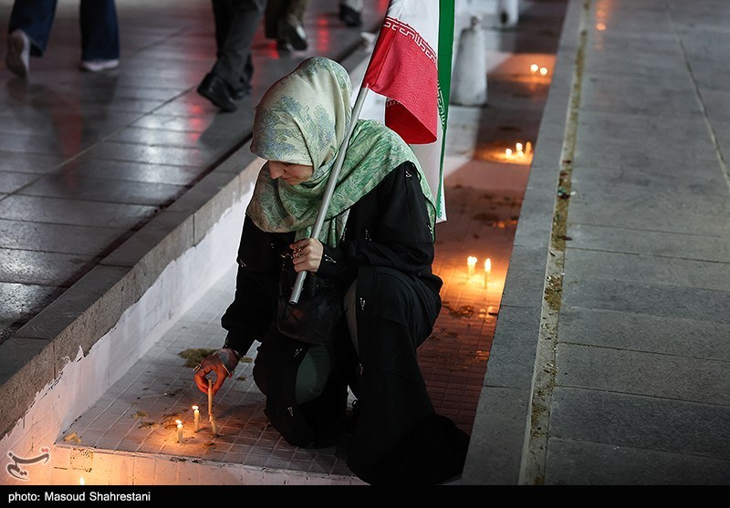 پاتوق هنرمندان در باغ فردوس؛ شبی پرنور با چای، موسیقی و روایت هنرمندان ,