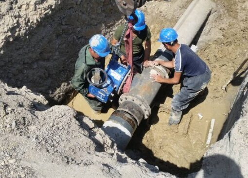 پایداری آب شرب در روستاهای سنقروکلیایی با اجرای لوله‌گذاری جدید