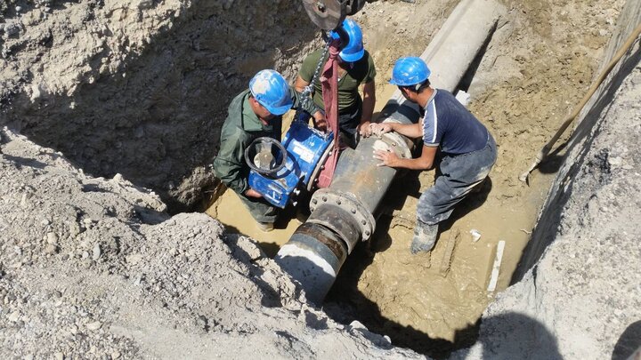 پایداری آب شرب در روستاهای سنقروکلیایی با اجرای لوله‌گذاری جدید