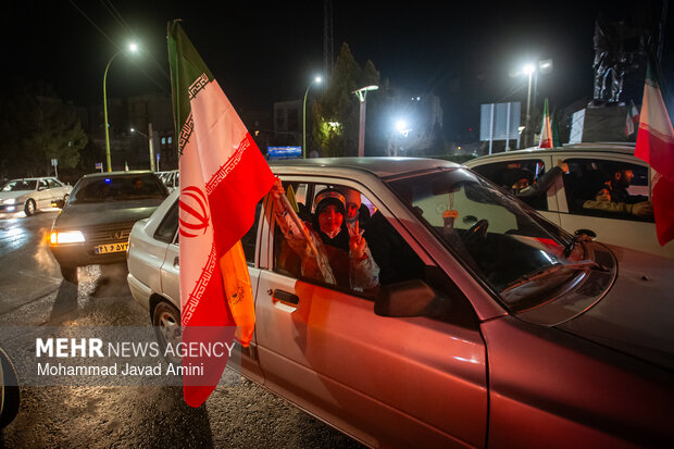 کاروان خودرویی مردم تبریز در حمایت از نیروهای مسلح