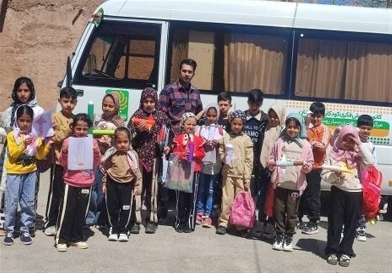 کتابخانه‌های سیار کانون پرورش فکری در کنار مردم مناطق آسیب‌دیده