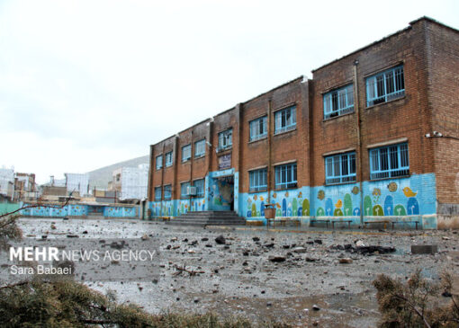 گرمای یک نگاه در سرمای سکوت؛ خورشیدِ مدرسه سمیه غروب نمی‌کند