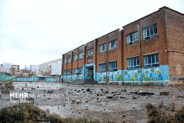 گرمای یک نگاه در سرمای سکوت؛ خورشیدِ مدرسه سمیه غروب نمی‌کند