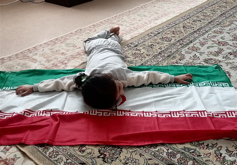 با زهراسادات موسوی؛ از بازی در مسجد کمیل تا تشییع روی دست نمازگزاران