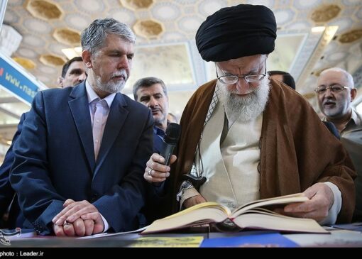دلتنگی یک شاعر برای آقای کتابخوان