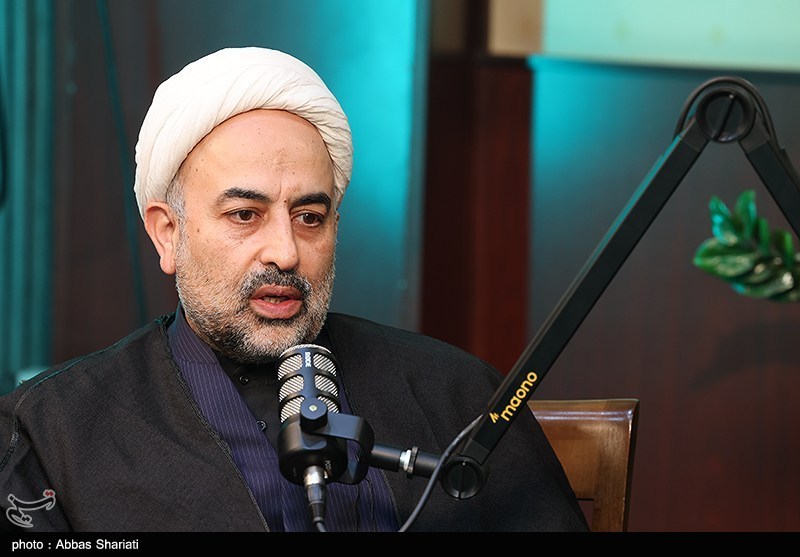زائری: قافله مرجعیت از سلبریتی عبور کرد و به مردم رسید