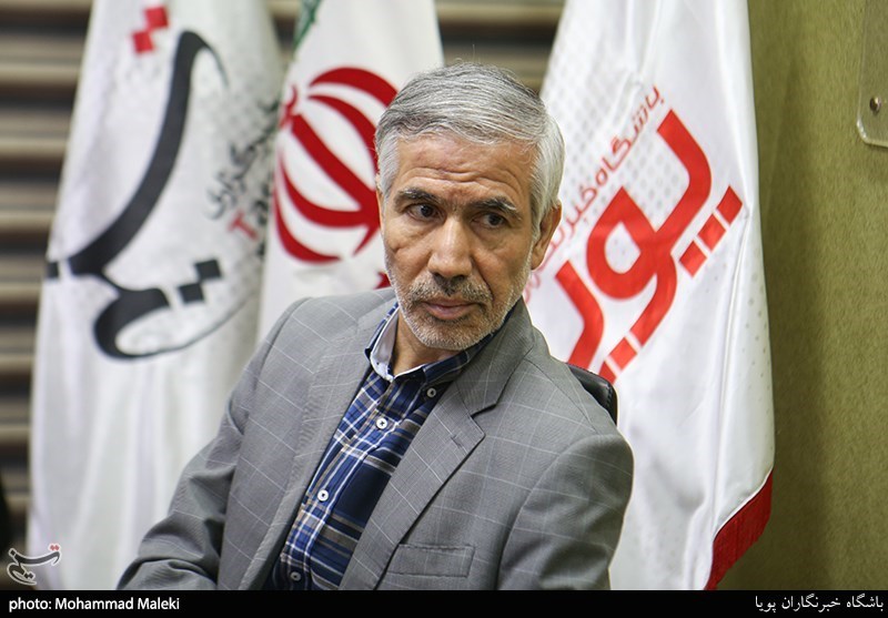 «یوسفتر از ماه»؛ سوگیادی از شهادت رهبر شهید شعر , کتاب , نمایشگاه کتاب , رضا اسماعیلی , شهید ,