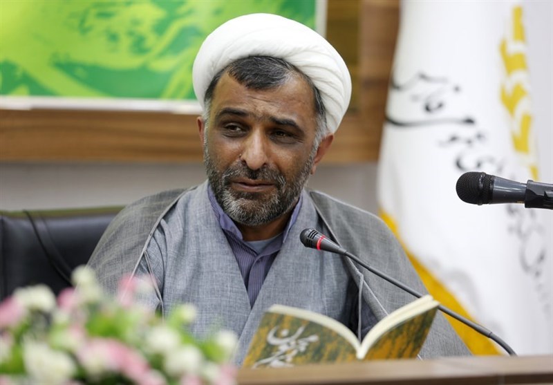 «یوسفتر از ماه»؛ سوگیادی از شهادت رهبر شهید شعر , کتاب , نمایشگاه کتاب , رضا اسماعیلی , شهید ,