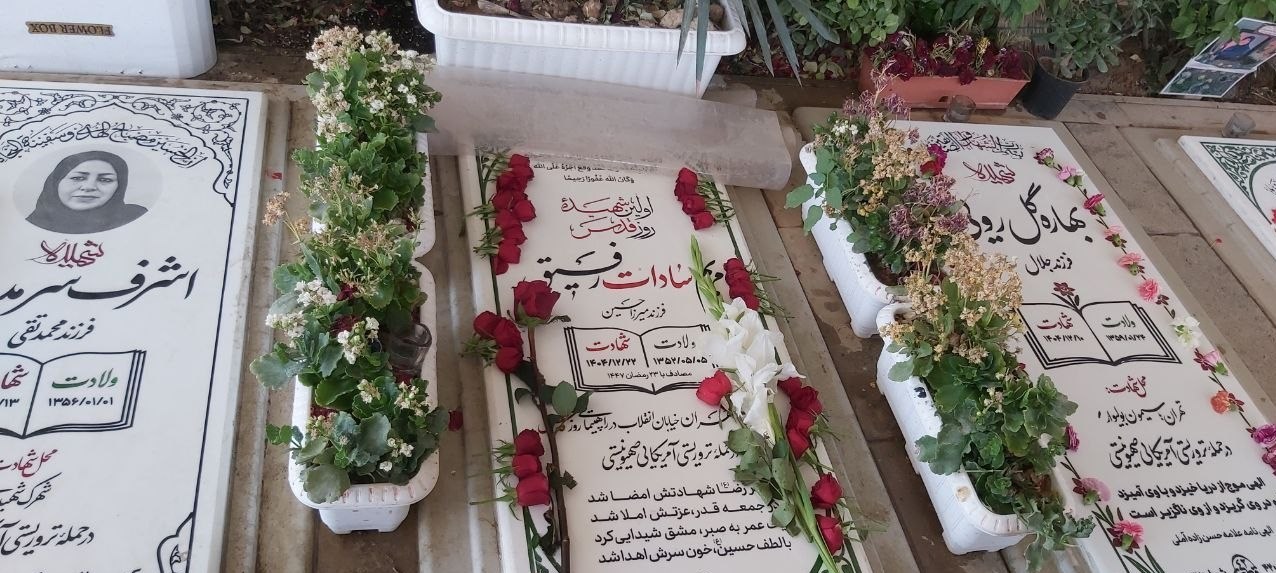 عید غدیر در کنار شهدای قطعه 42؛ عیدی دادیم و قول عیدی گرفتیم شهید , گلزار شهدا , غدیر خم | عید غدیر خم , خانواده شهدا , جنگ آمریکا و رژیم صهیونیستی علیه ایران , شهدای جنگ 12 روزه , جنگ تحمیلی 12 روزه رژیم صهیونیستی علیه ایران , جنگ رمضان , شهید ابراهیم هادی ,