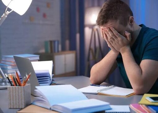 چرا شب‌های امتحان در سکوت رنج می‌کشیم؛ پشت نقاب من خوبم/ اینفوگرافیک