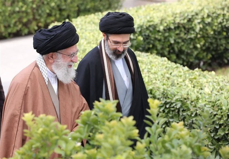 یادداشت | تبلور اندیشه امامان انقلاب در بعثث ملت ایران یادداشت | تبلور اندیشه امامان انقلاب در بعثث ملت ایران