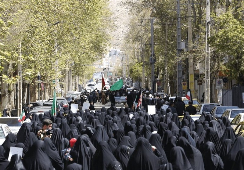 تماشای تاریخ از پشت آن رنگ کهربایی تماشای تاریخ از پشت آن رنگ کهربایی