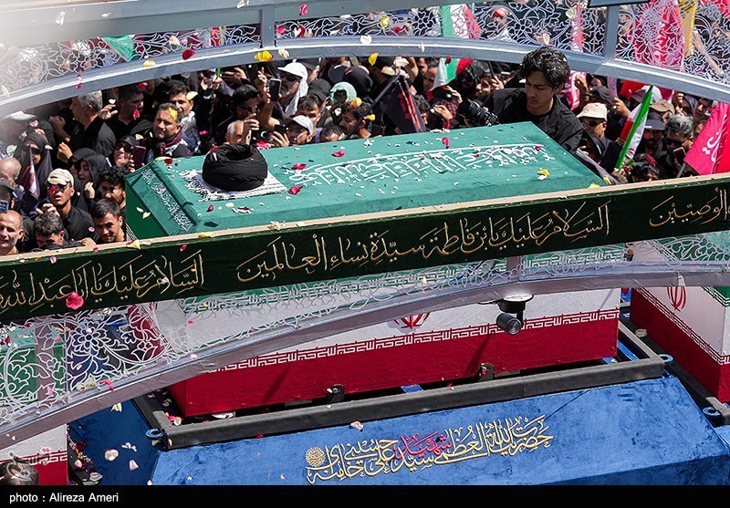 زیر شمشیر غمش رقص‌کنان باید رفت