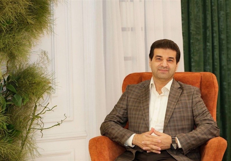 «لب پنجره نشسته بود»؛ روایتی از خوانده شدن انسان در آیینه قرآن «لب پنجره نشسته بود»؛ روایتی از خوانده شدن انسان در آیینه قرآن