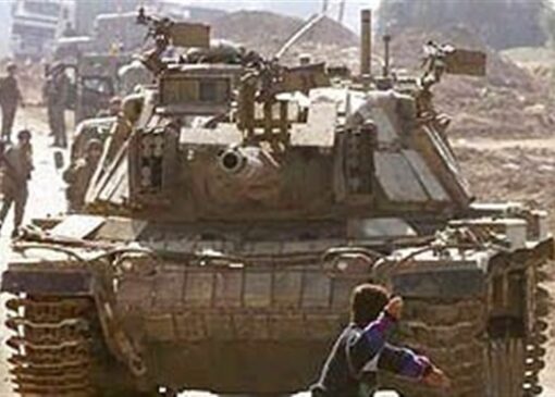ماجرای عکس ماندگار تاریخ فلسطین؛ جنگ سنگ و تانک!