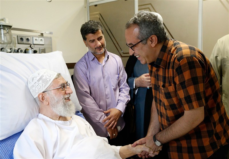 محمدحسین لطیفی: پدر که رفت، تازه فهمیدیم برای فرداهای ما چقدر تنها ایستاده بود محمدحسین لطیفی: پدر که رفت، تازه فهمیدیم برای فرداهای ما چقدر تنها ایستاده بود