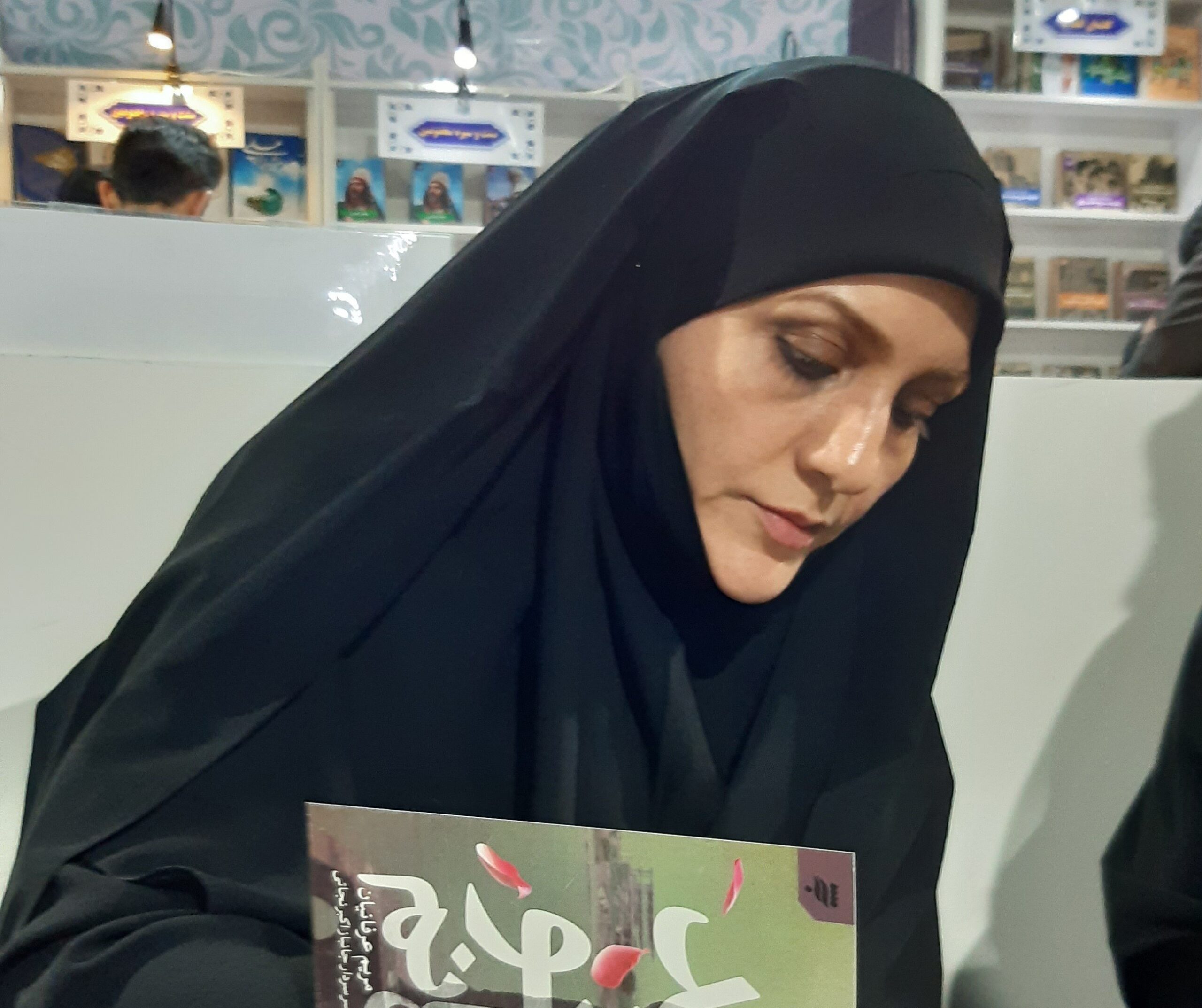 کفش‌های گمشده؛ روایت مریم عرفانیان از تشییع آقای شهید ایران