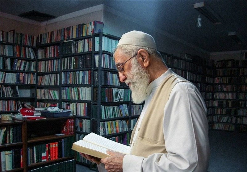 آقای کتابخوان؛ ماجرای 300 کتاب کهنهای که رهبر شهید خودشان صحافی کردند آقای کتابخوان؛ ماجرای 300 کتاب کهنهای که رهبر شهید خودشان صحافی کردند