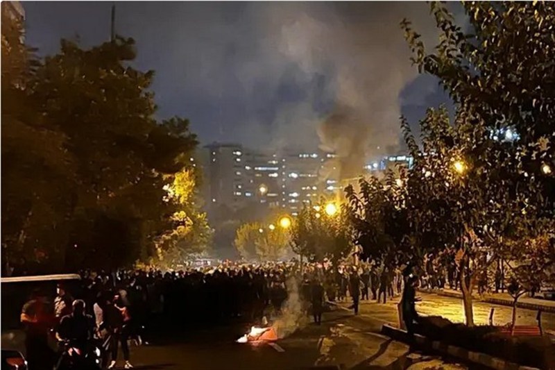 بحث آرمان با جوانهای معترض و دروغهای مسیح علینژاد از سیل لرستان بحث آرمان با جوانهای معترض و دروغهای مسیح علینژاد از سیل لرستان