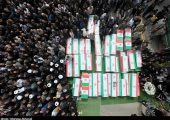برای نوشتن از میناب، در آرامستان‌های شهر زندگی کردم